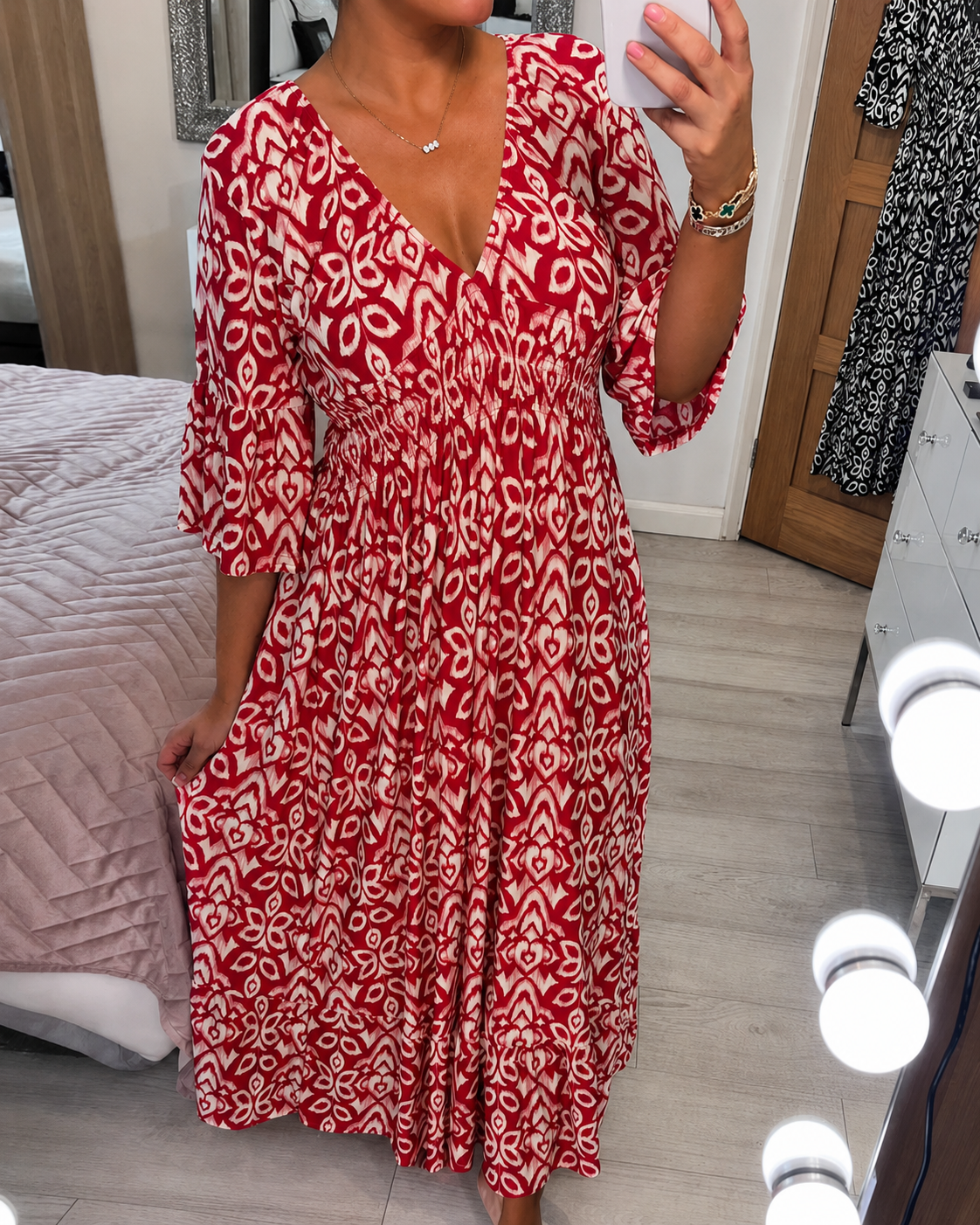 Yvonne - Vestido Sofisticado con Volantes