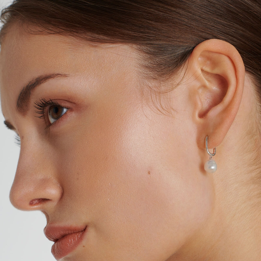 Esme - Pendientes rectangulares plateados con perlas