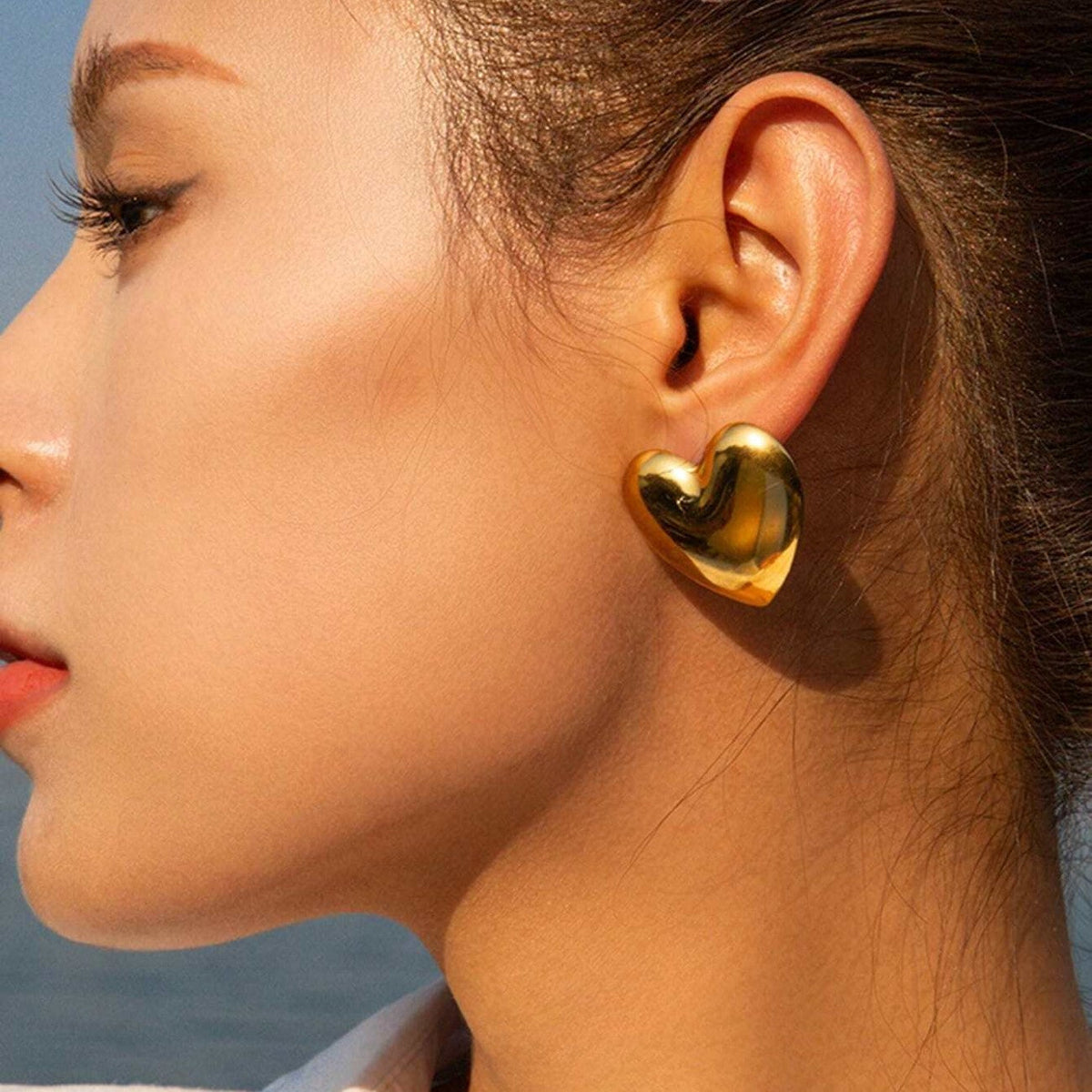Pendientes amplios en forma de corazón