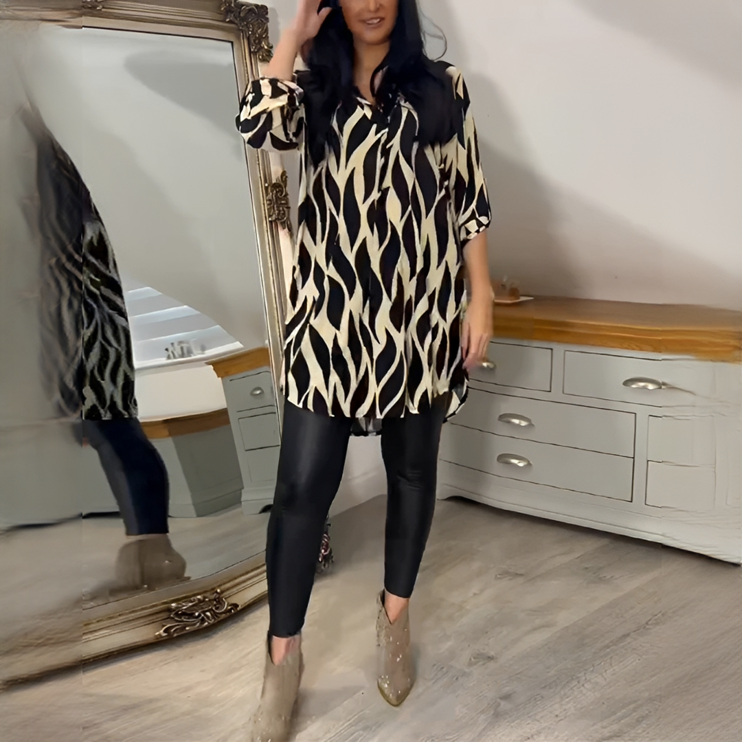 Desiree - Blusa Estilizada con Escote en V