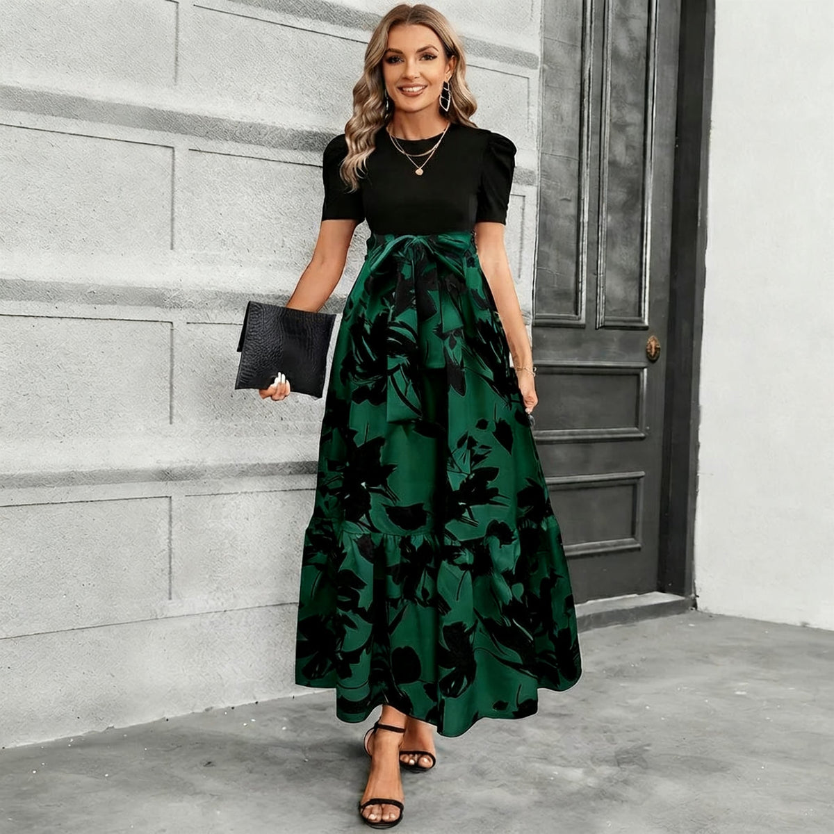 Astrid - Vestido con Falda Floral de Estilo