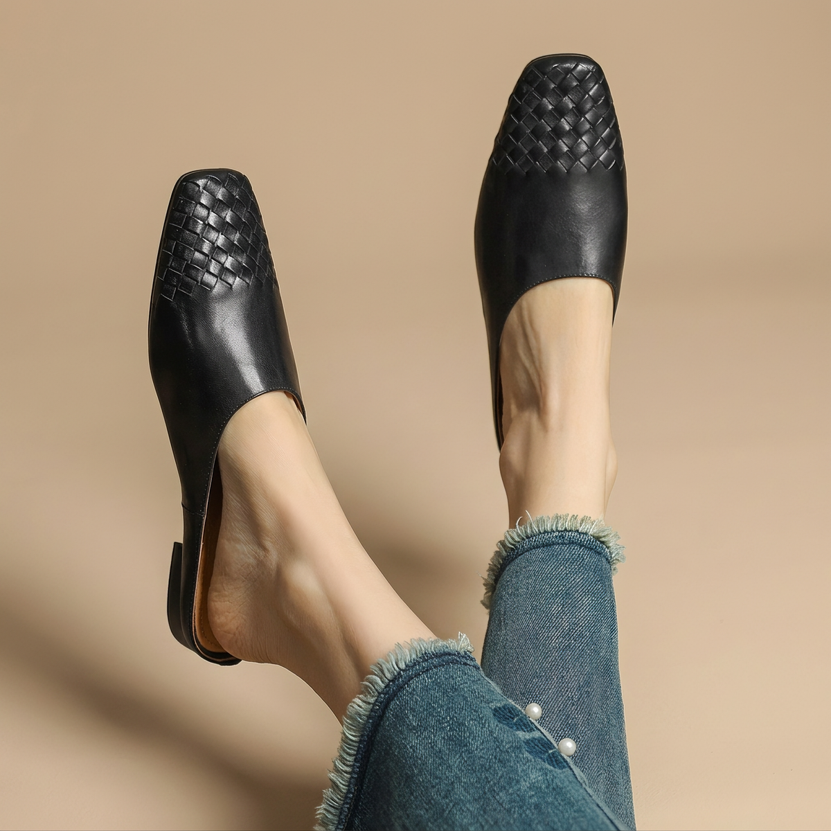 Nora - Sandalias de Punta Cerrada con Diseño Tejido Elegante
