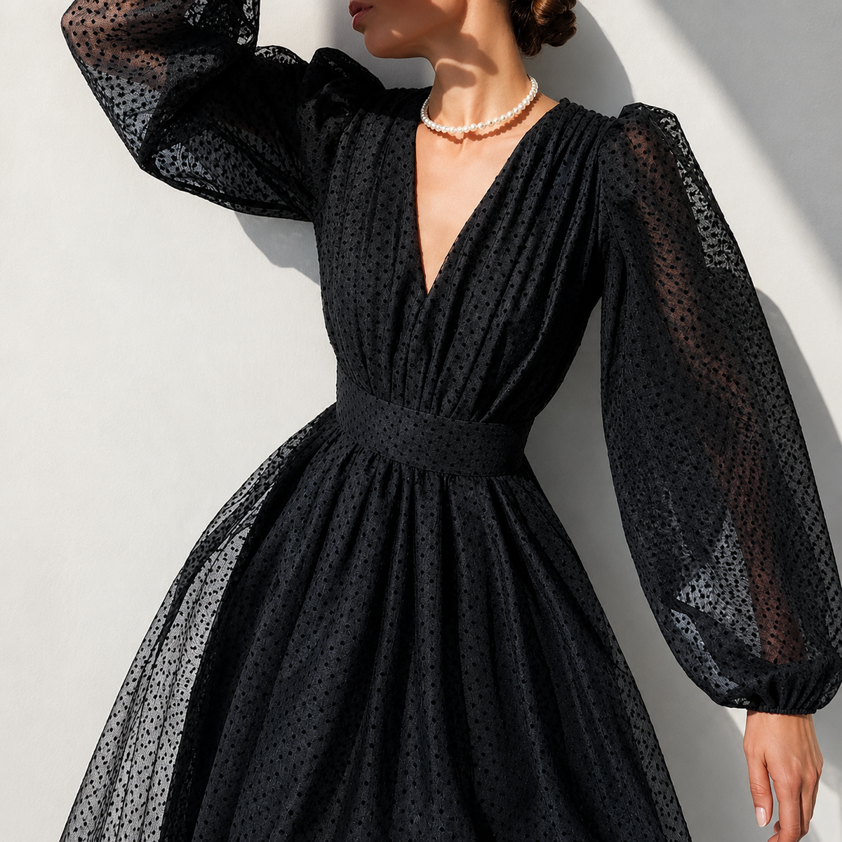 Emina - Vestido Sofisticado de Manga Larga con Escote en V