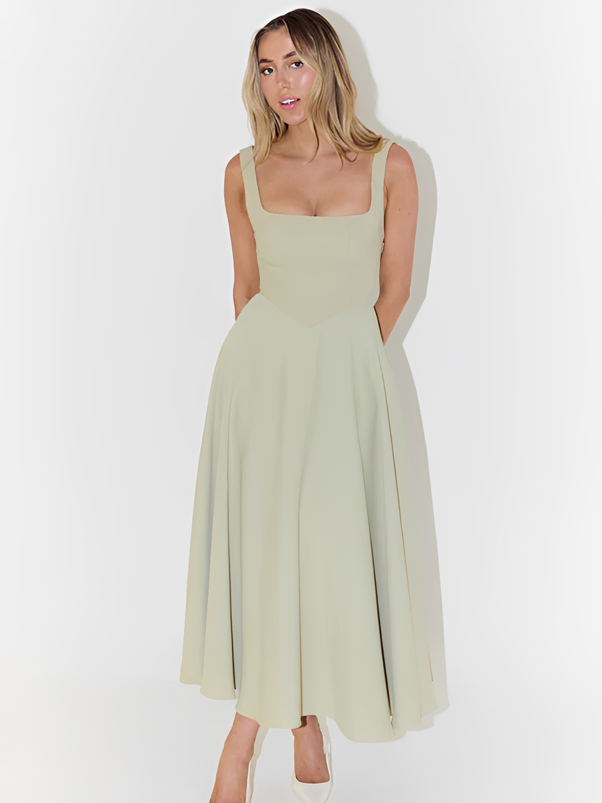Julia - Vestido Midi con Cuello Cuadrado Sofisticado