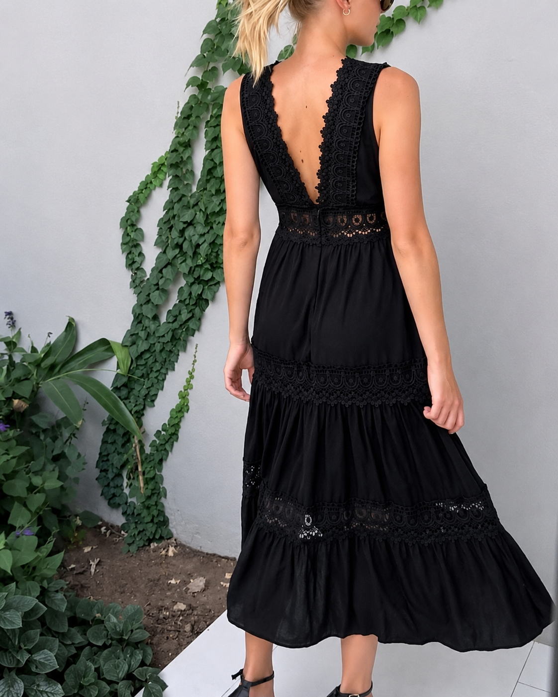 Shaquira - Vestido Sofisticado con Escote en V