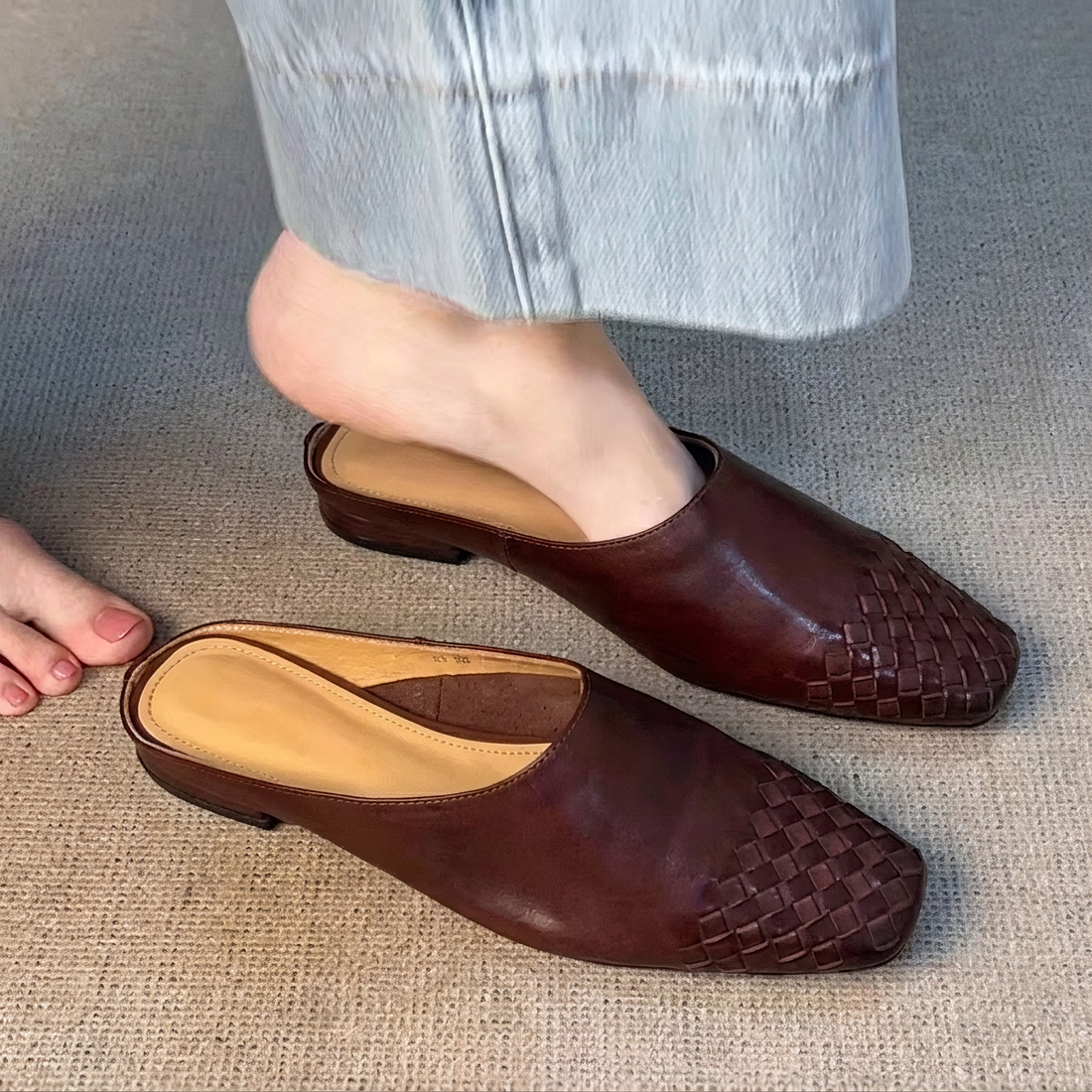 Nora - Sandalias de Punta Cerrada con Diseño Tejido Elegante