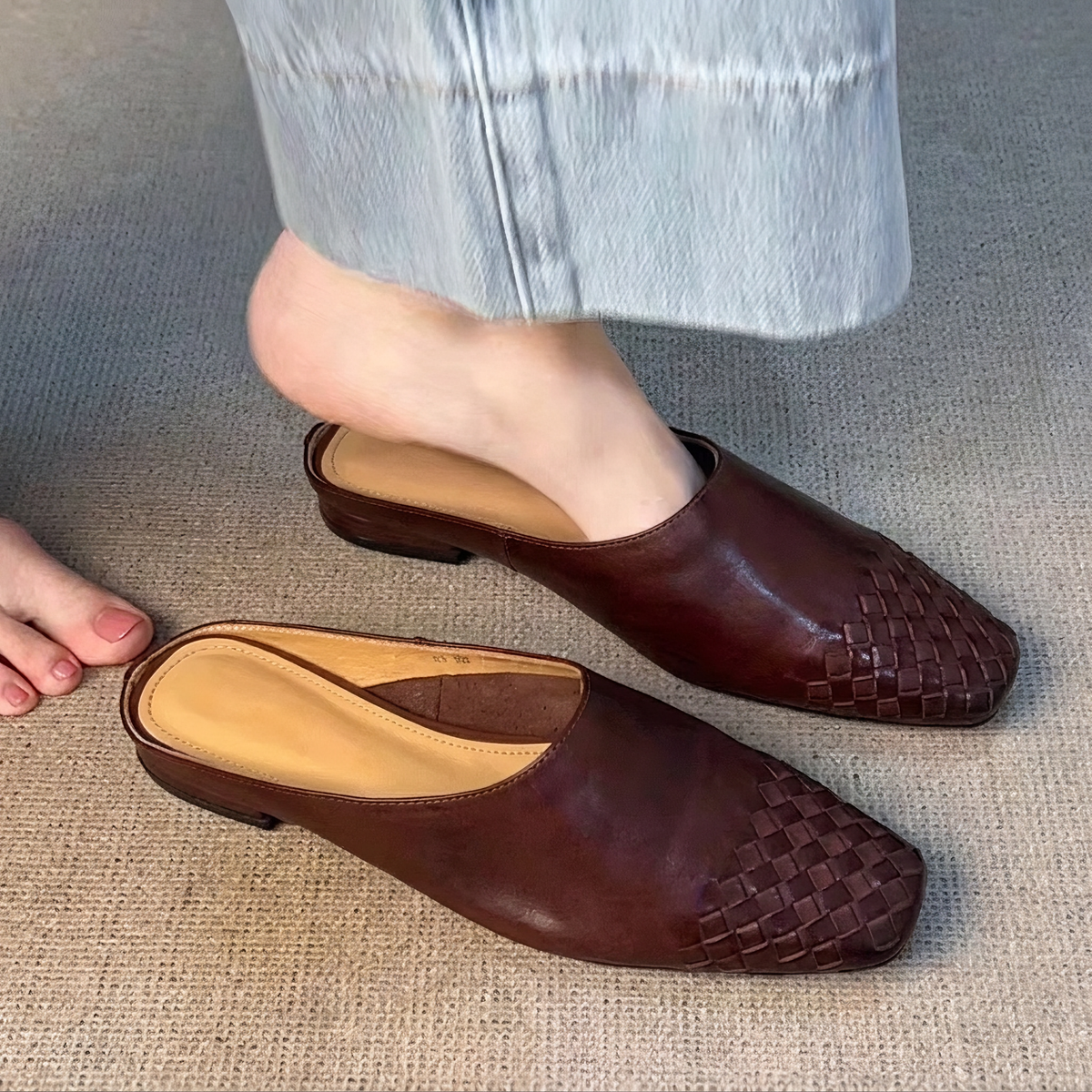 Nora - Sandalias de Punta Cerrada con Diseño Tejido Elegante
