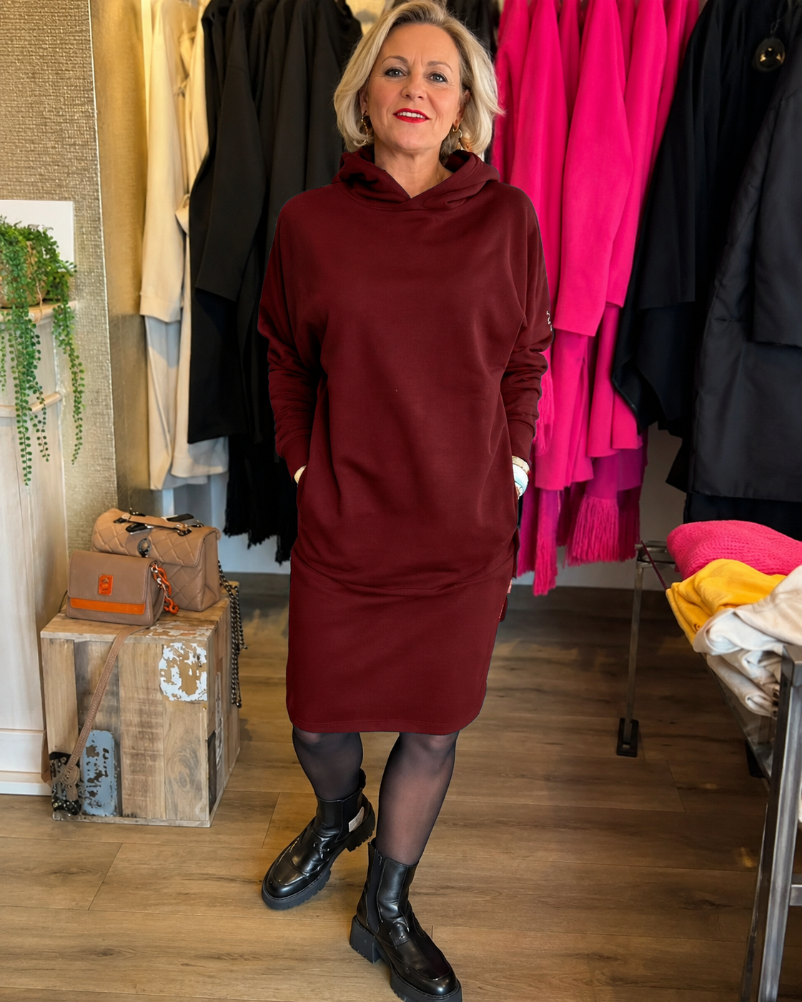 Annette - Vestido Estilizado con Capucha