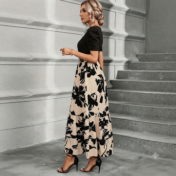 Astrid - Vestido con Falda Floral de Estilo
