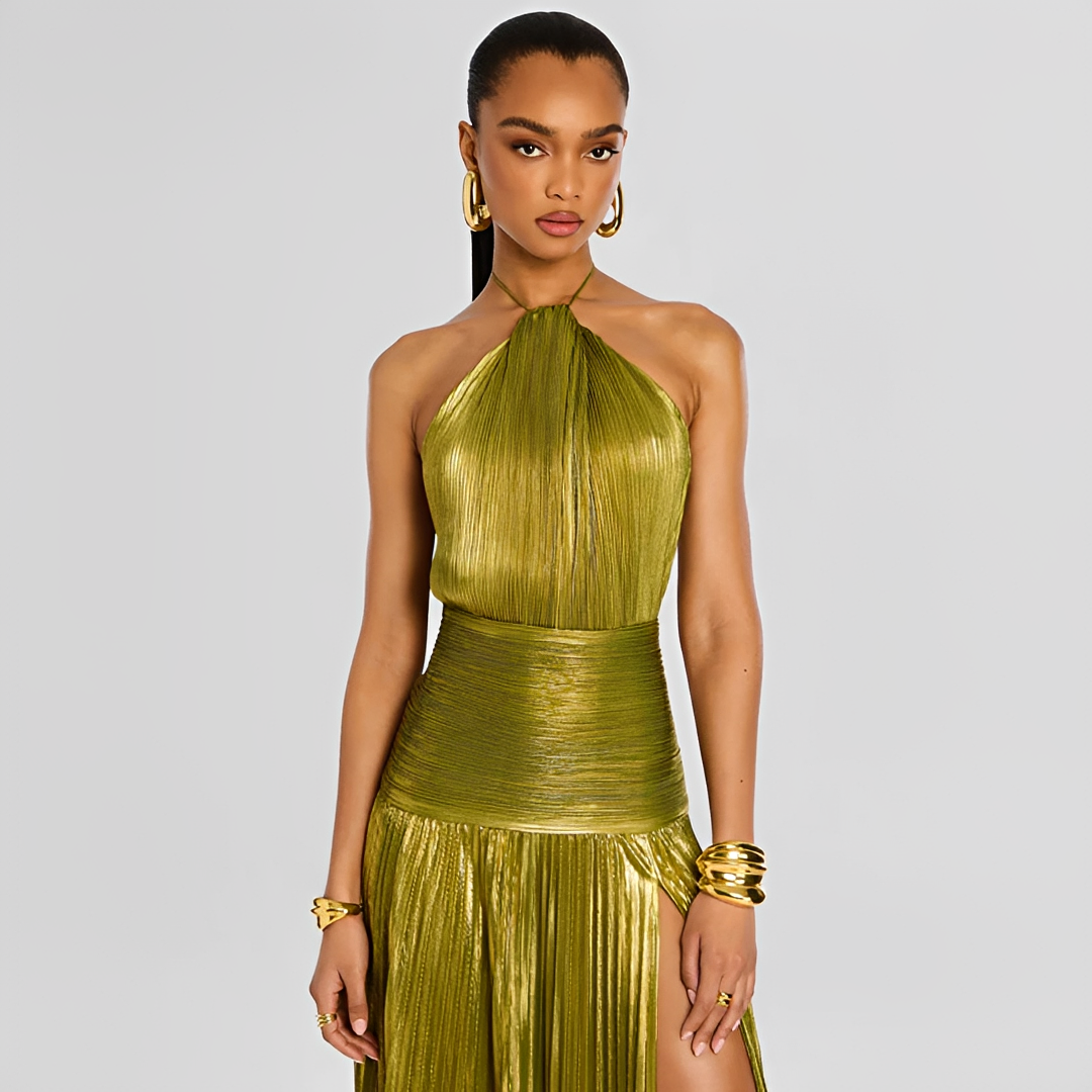 Naira - Vestido Elegante con Pliegues y Abertura