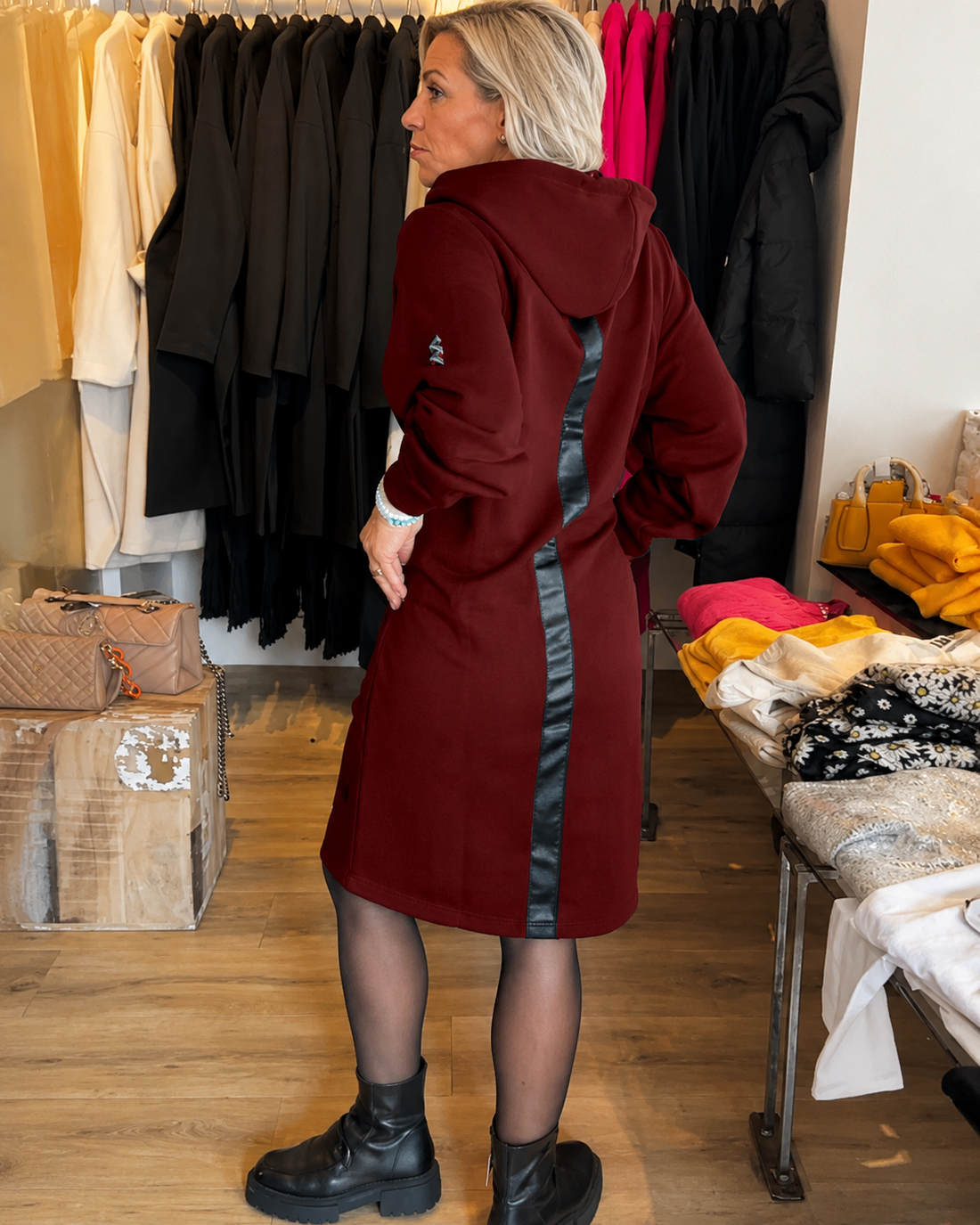 Annette - Vestido Estilizado con Capucha