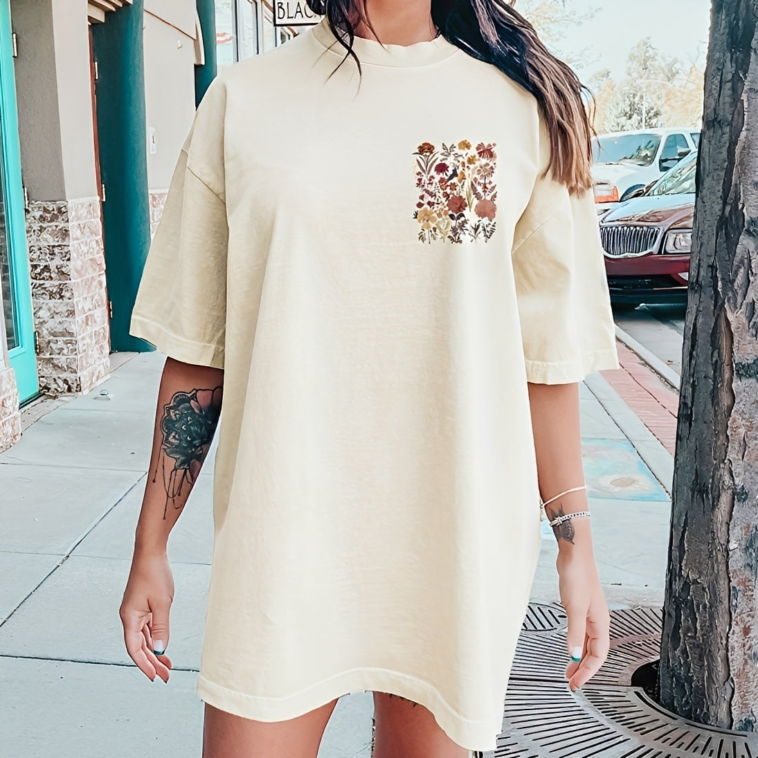 Thea - Camiseta Estilosa con Estampado Floral