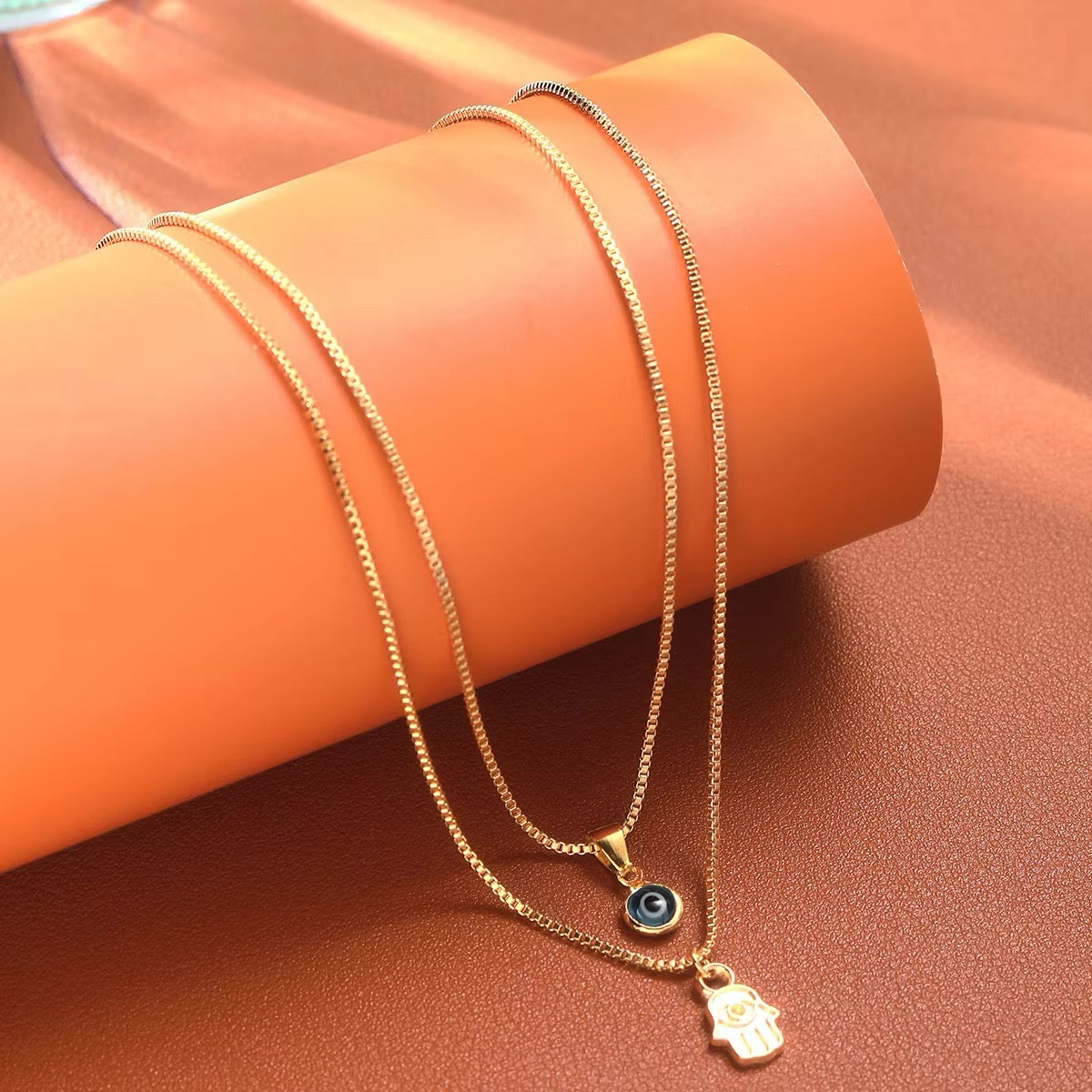 Sahar – Collar de dos filas con símbolo protector