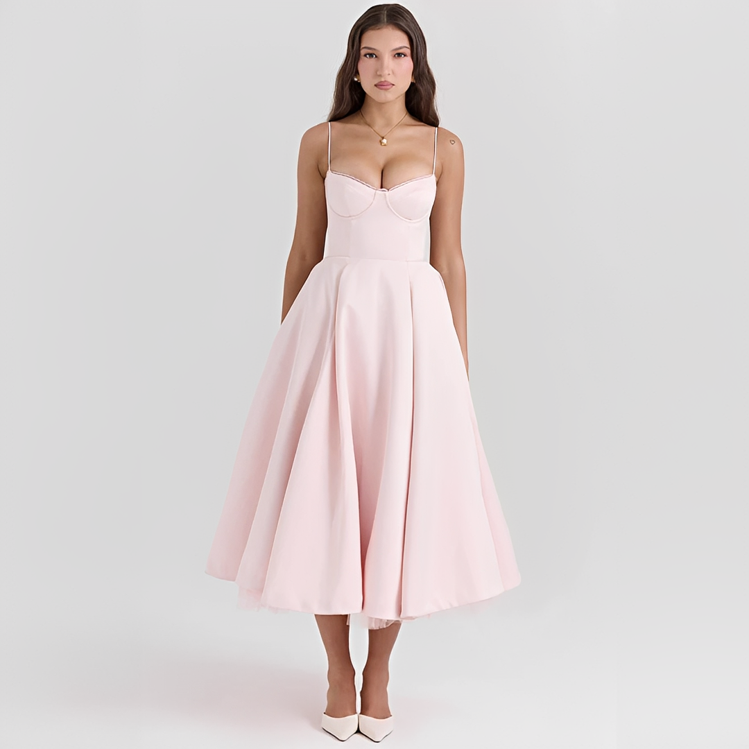 Zendaya - Vestido Sofisticado de Doble Capa