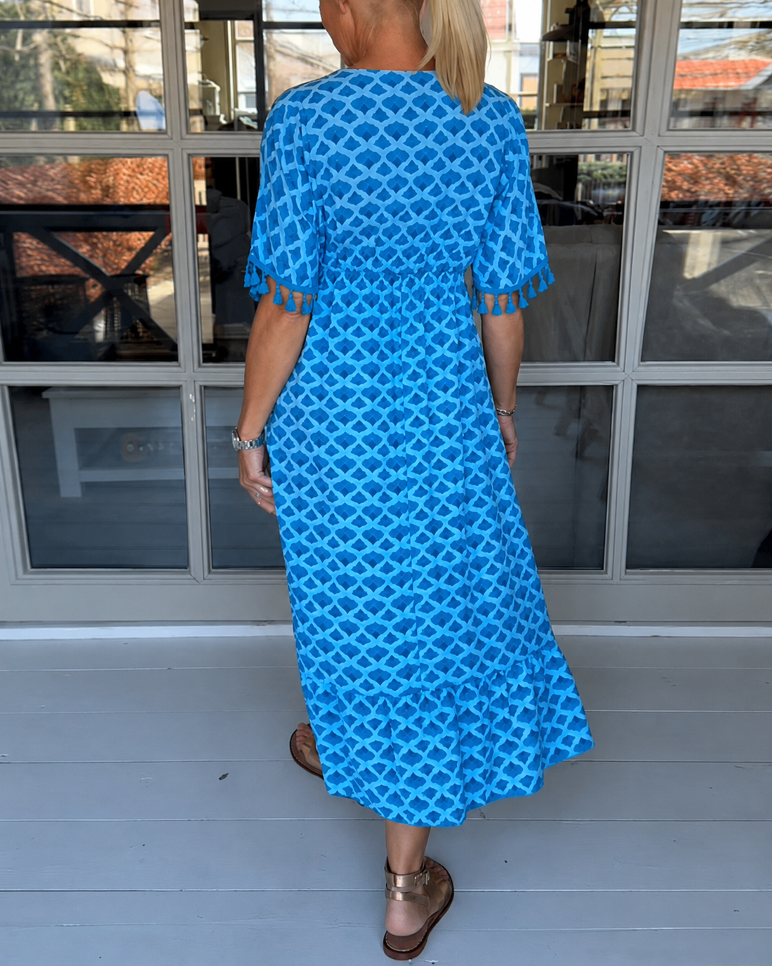 Nimrah - Vestido Midi Sofisticado con Escote en V