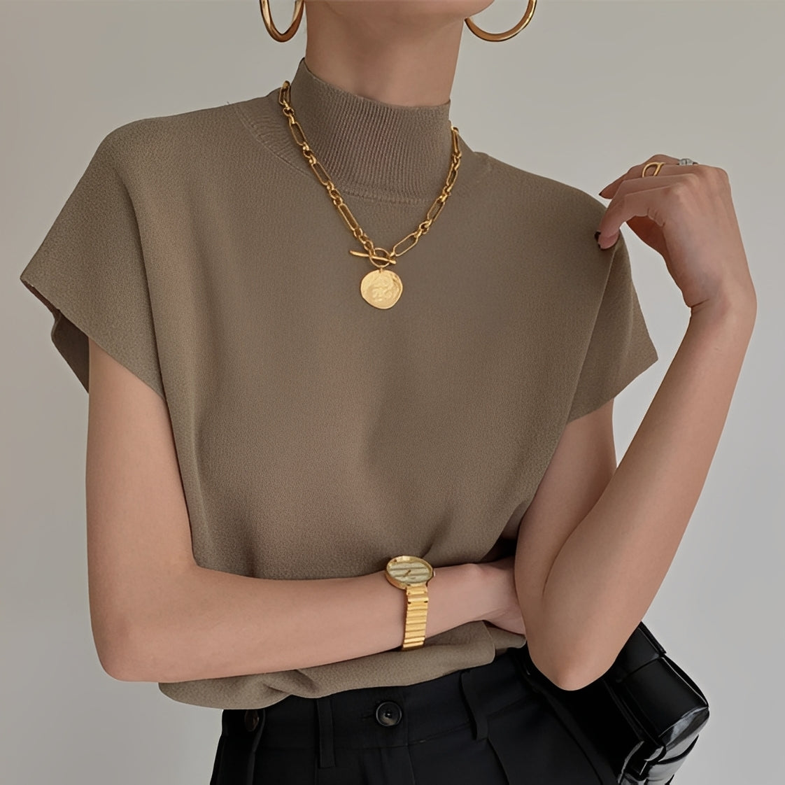 Rhea - Top Elegante con Cuello Alto