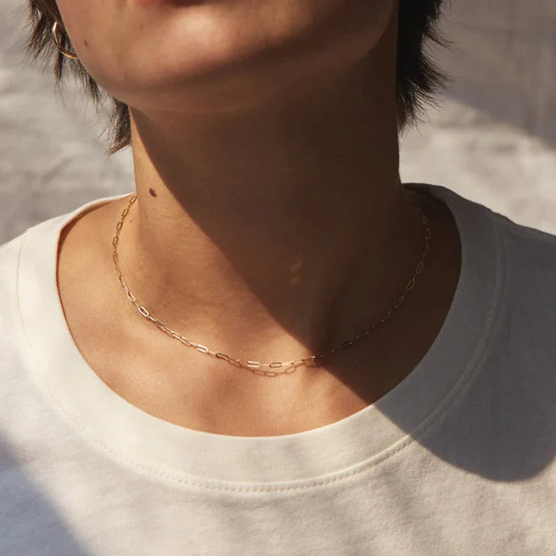 Nadia – Collar Paperclip Dorado Elegante