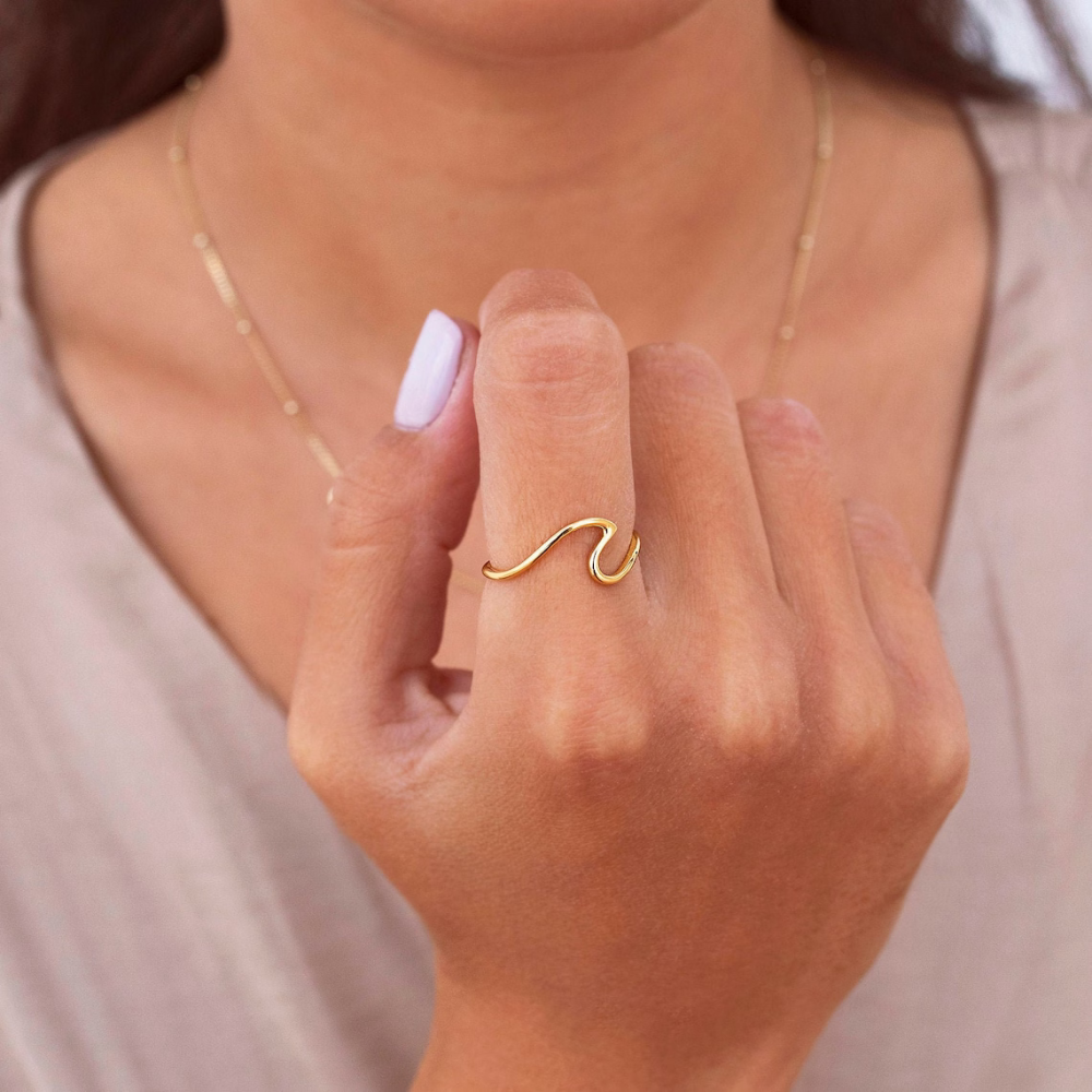 Anillo minimalista ola del mar - anillo de plata con forma de ola