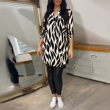 Desiree - Blusa Estilizada con Escote en V