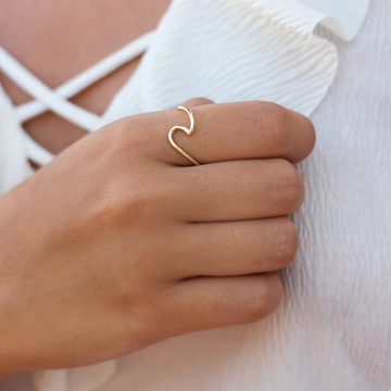 Anillo minimalista ola del mar - anillo de plata con forma de ola
