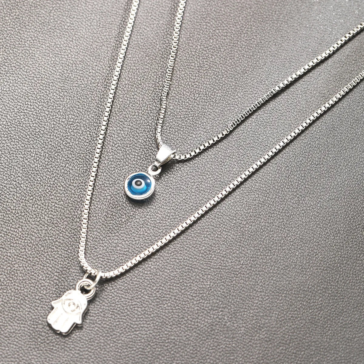 Sahar – Collar de dos filas con símbolo protector