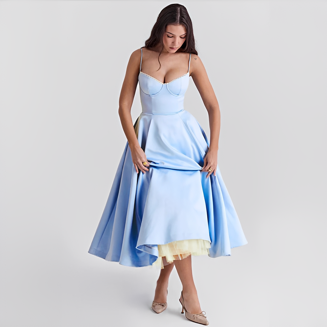 Zendaya - Vestido Sofisticado de Doble Capa