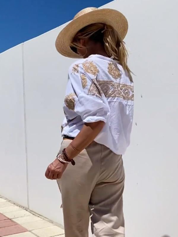 Meghan - Camisa elegante bordada con tapeta de botones
