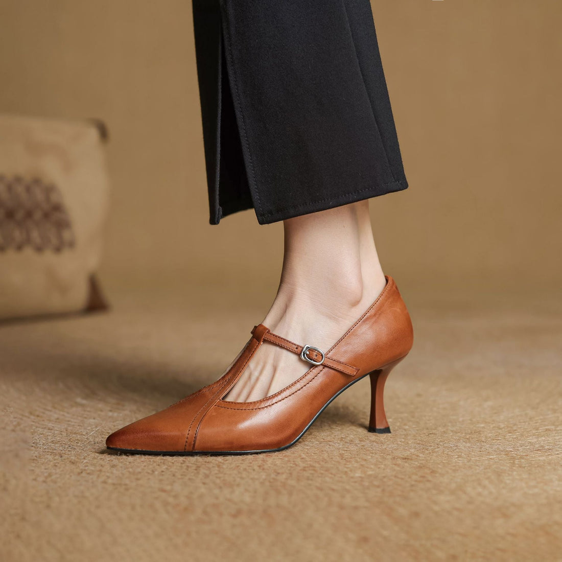 Ellis - Tacones de Aguja Elegantes con Hebilla en T