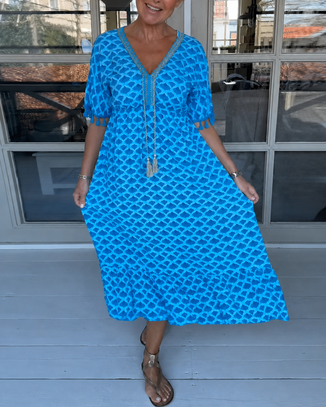 Nimrah - Vestido Midi Sofisticado con Escote en V