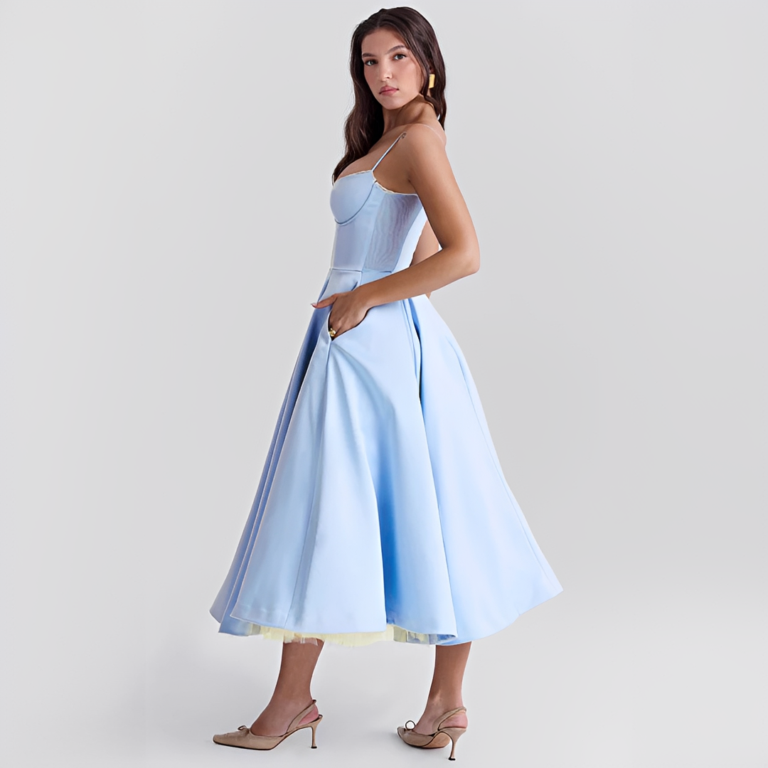 Zendaya - Vestido Sofisticado de Doble Capa