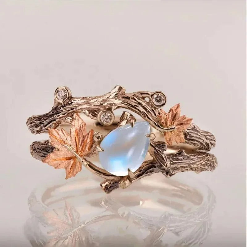 Ysia – Anillo de piedra lunar en diseño natural
