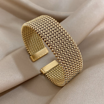 Raya – Pulsera de acero de titanio con cable grabado