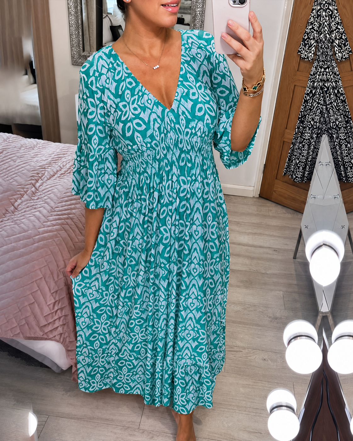 Yvonne - Vestido Sofisticado con Volantes