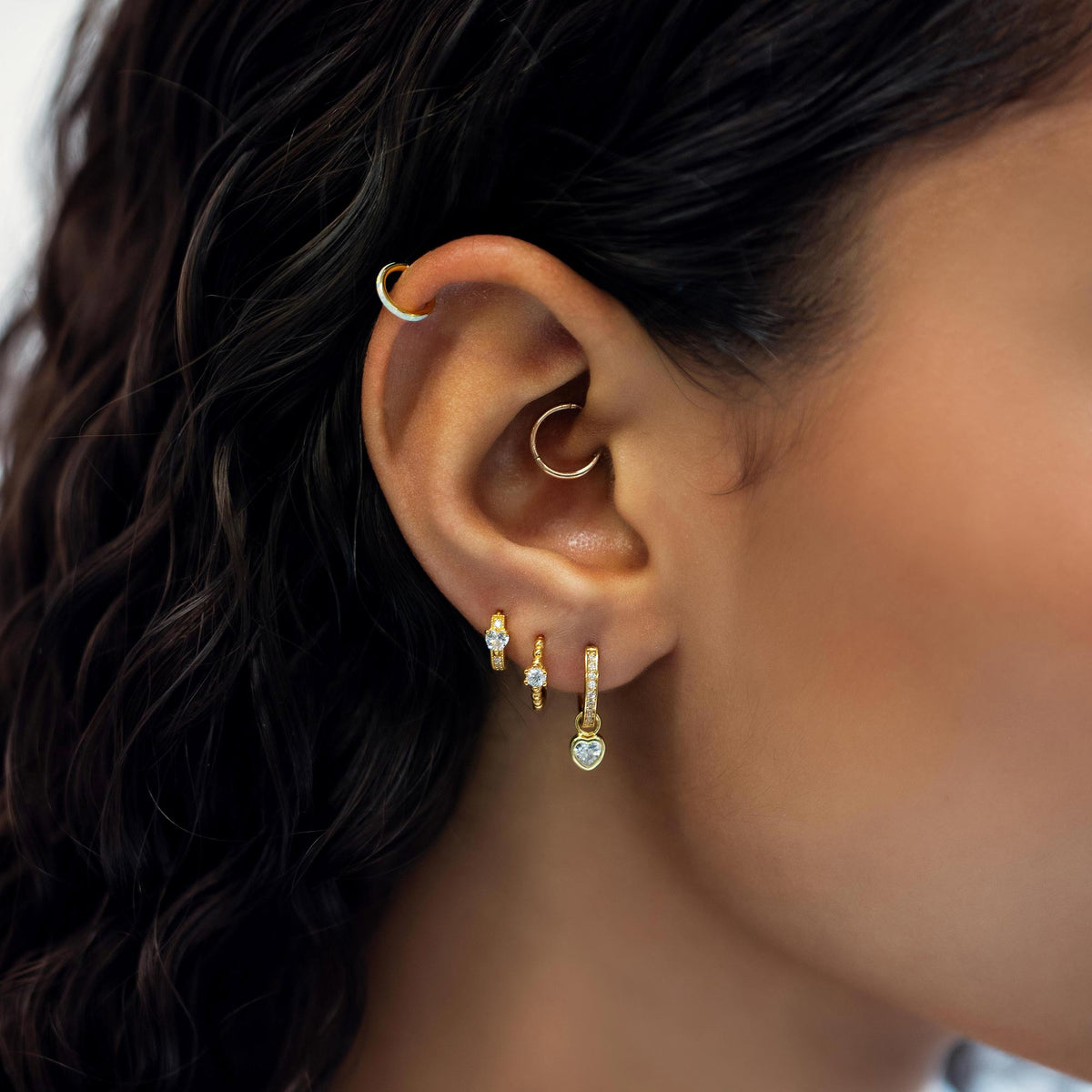 Pendientes Huggie Pave de Perlas
