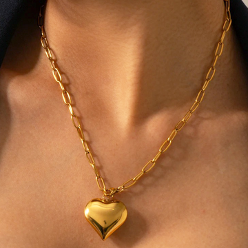 Babette – Collar de clip de papel dorado con corazones