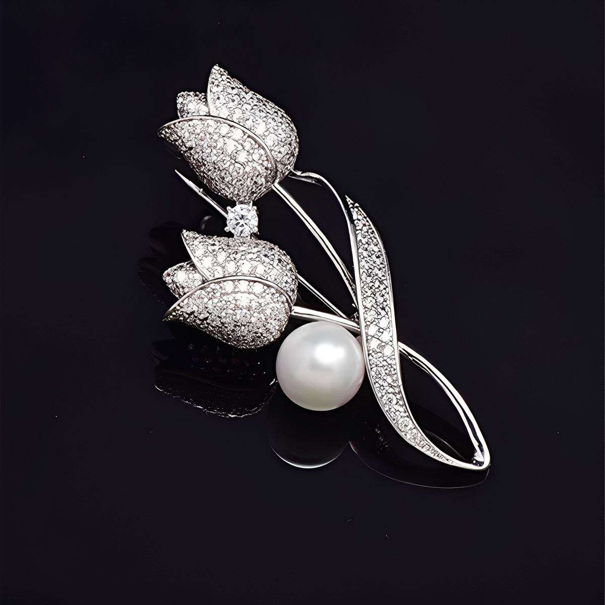Jackie – Broche dorado en forma de tulipán con circonio y perla, oro