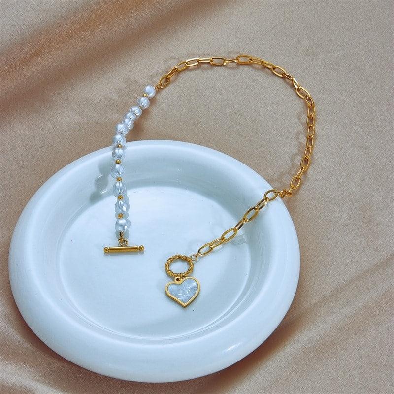 Cyrielle – Collar de Perla con Forma de Corazón y Cierre OT