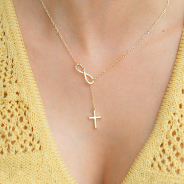 Yuna – Collar con colgante de cruz infinita