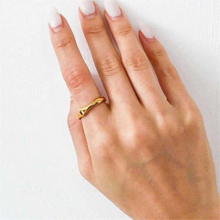 Dianne – Anillo elegante dorado apilable