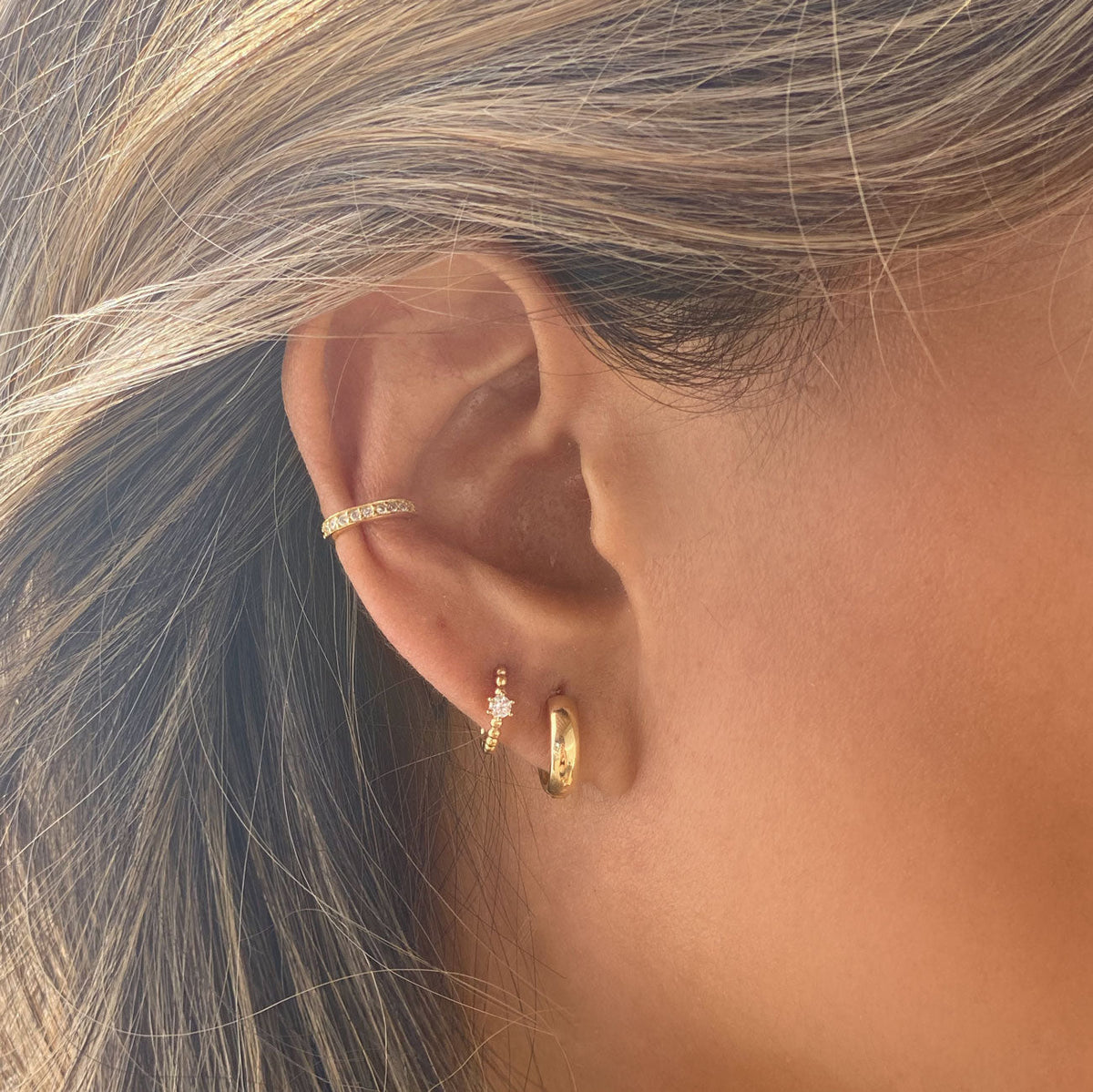 Pendientes Huggie Pave de Perlas