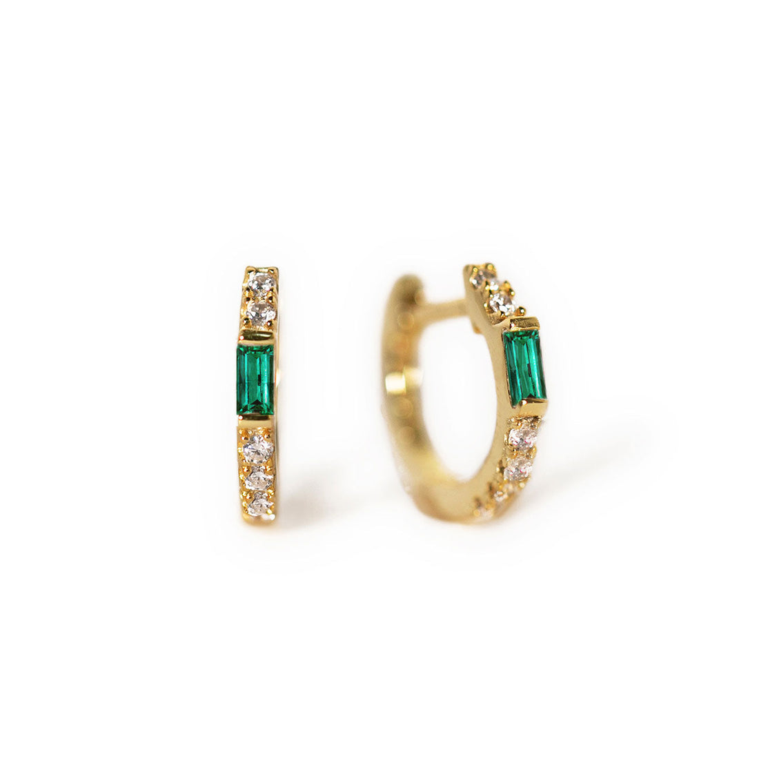 Pendientes Huggie de baguette de gema (esmeralda)