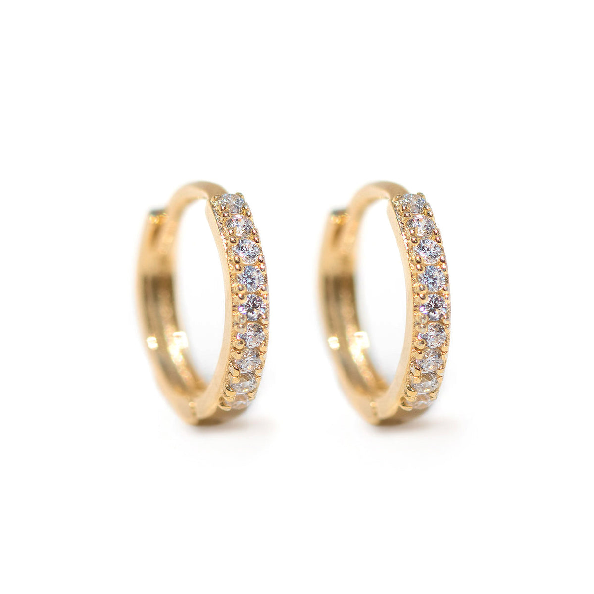 Aros Huggie delgados con Cristales Pave