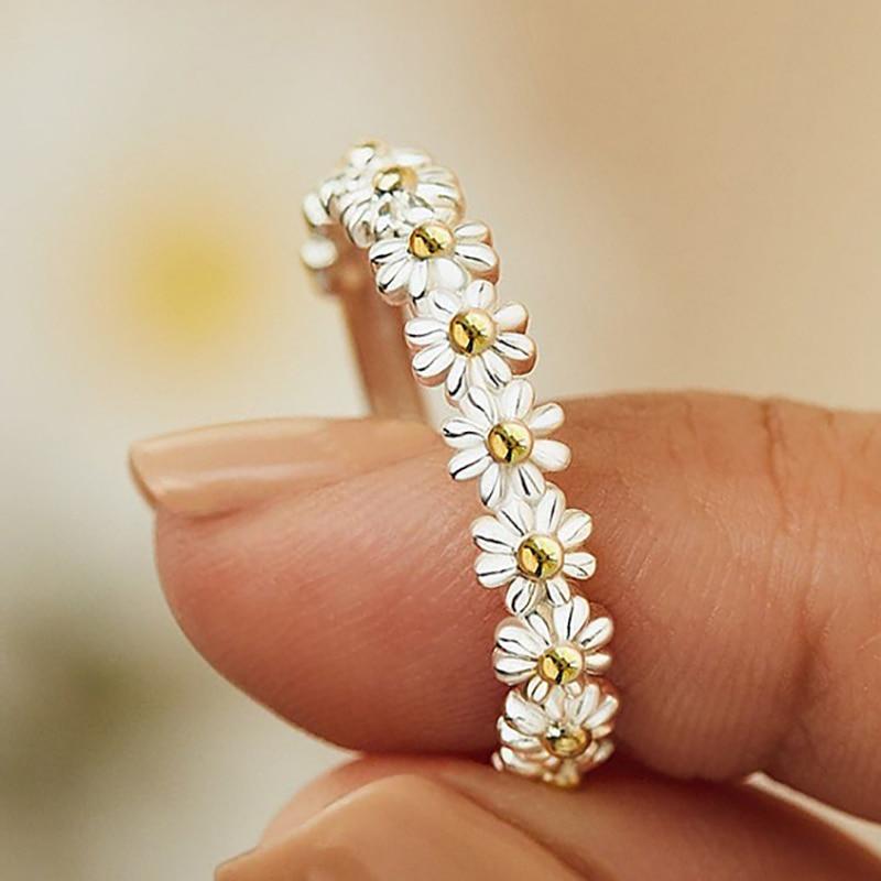 Flavia – Anillo regulable de margarita de plata esmaltada