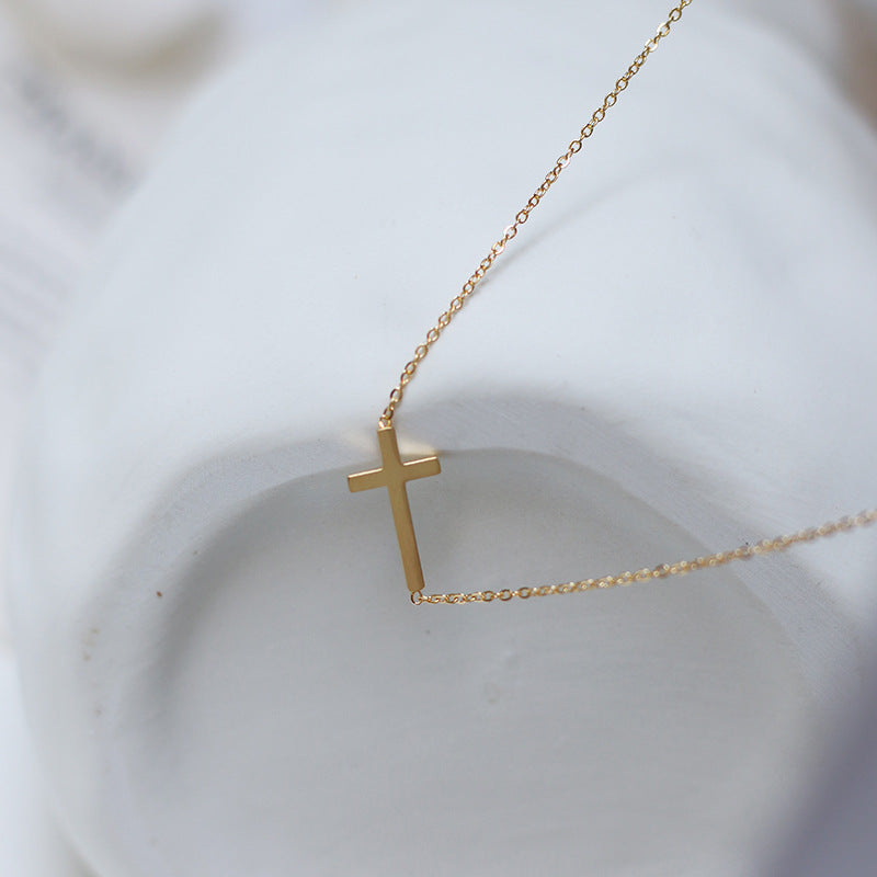 Nelly – Collar cruz minimalista en dorado