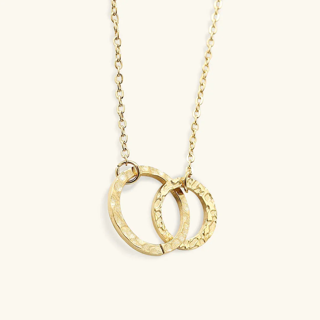 Isabelle – collar hoop en oro sofisticado