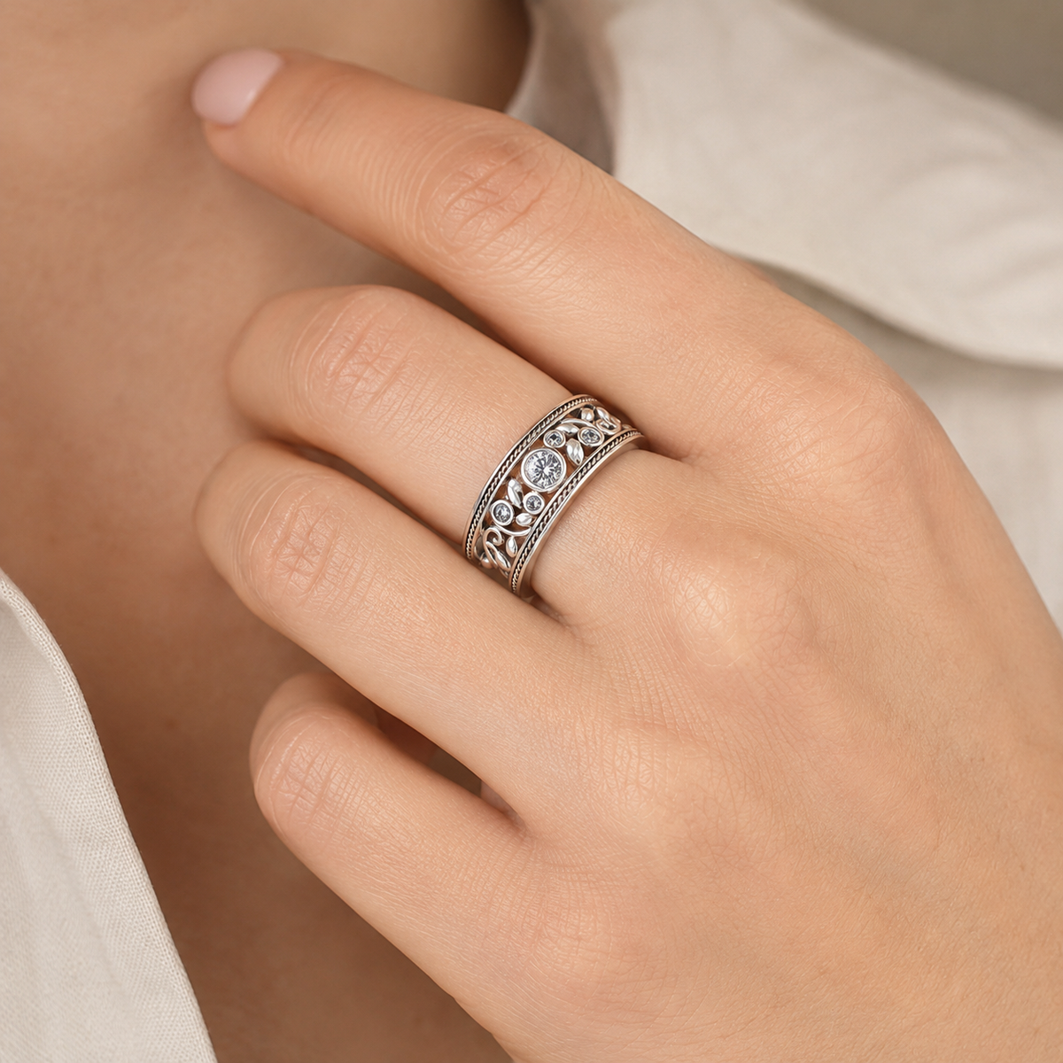 Nina – Anillo vintage de plata y circonita