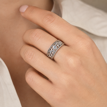 Nina – Anillo vintage de plata y circonita