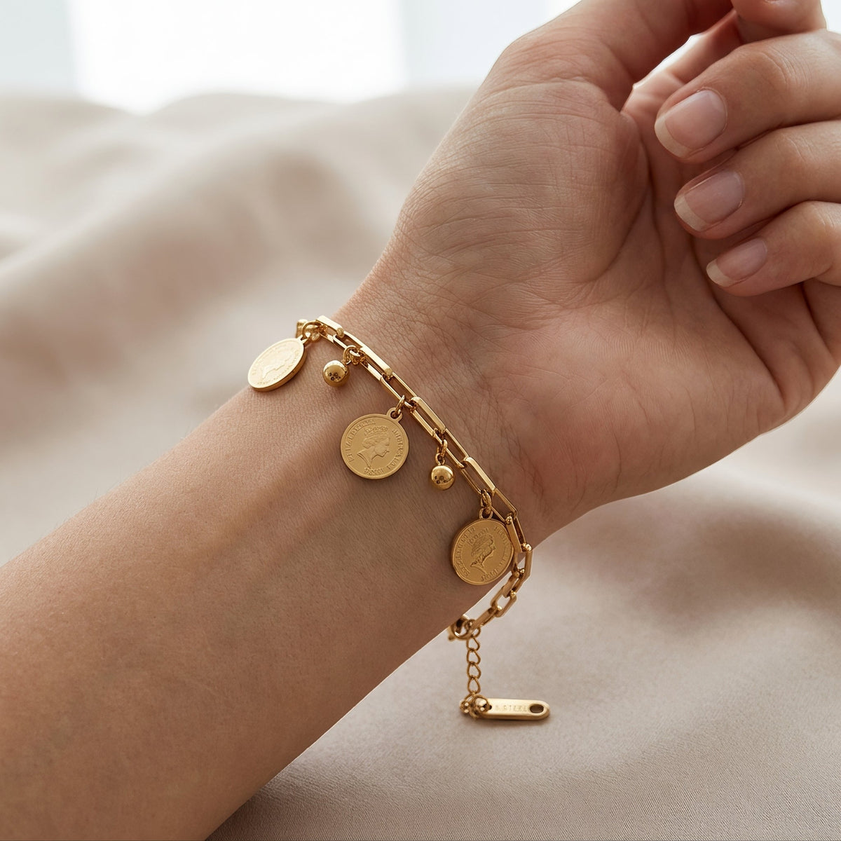 Maja – Pulsera Regulable con Monedas de Oro
