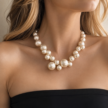 Lucie – Collar elegante ligero con perlas grandes y pequeñas