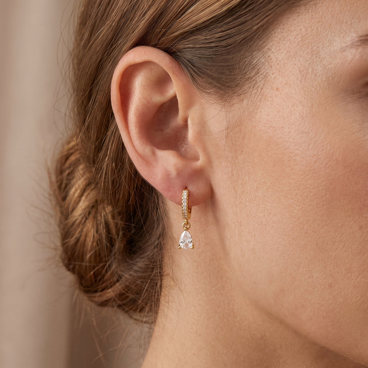 Pendientes de Oro con CZ de Marfil Blanco